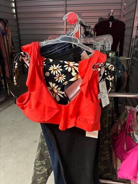Red Ruffled Bikini Top & Black Daisy-Print Tie-Side Bottom Two-Piece Set Size M